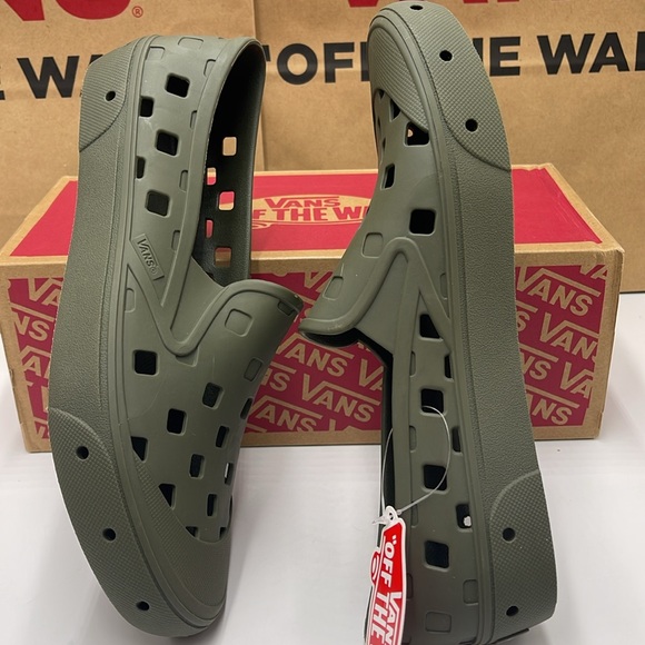 Vans WMNS Slip-On Trk Grape Leaf
VN0A5HF850K
Sneakers - Picture 12 of 16